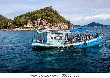 Ko Tao, Thailand - August 29: Boats With Divers At Ko Tao, Thailand On August 29, 2013. Ko Tao Is Sm
