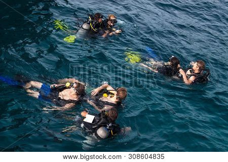 Ko Tao, Thailand - August 29: Scuba Divers At Ko Tao, Thailand On August 29, 2013. Ko Tao Is Small I