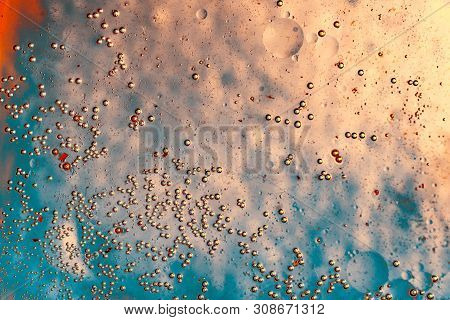 Oil Bubbles Inside Water Base Form Patterns