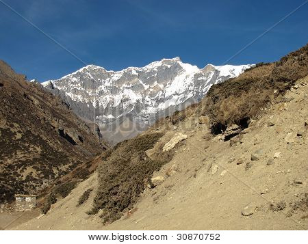 Imponerende Chulu Central, Annapurna Conservation område, Himalaya, Nepal.