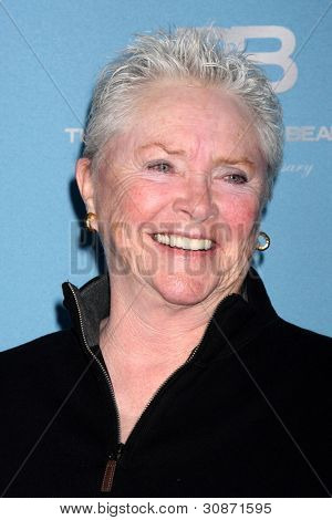 LOS ANGELES - MAR 10: Susan Flannery ankommer til fed og smuk 25th jubilæumsfest på th
