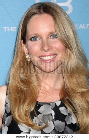 LOS ANGELES - 10 mars : Lauralee Bell arrive au Bold and Beautiful 25th Anniversary Party à la