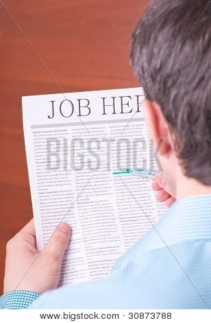 Man lezen van een krant