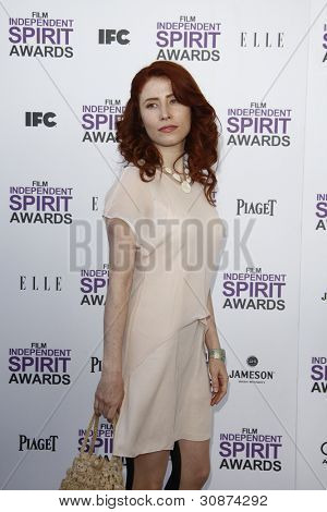 SANTA MONICA, CA - 25 de FEB: Alma Ha'rel en el 2012 Film Independent Spirit Awards el 25 de febrero, 2