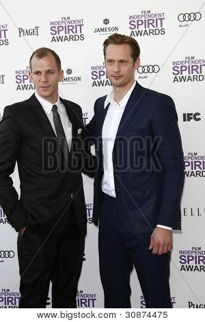 SANTA MONICA, CA - FEB 25: Gustaf Skarsgård; Alexander Skarsgård på 2012 Film uafhængige ånd