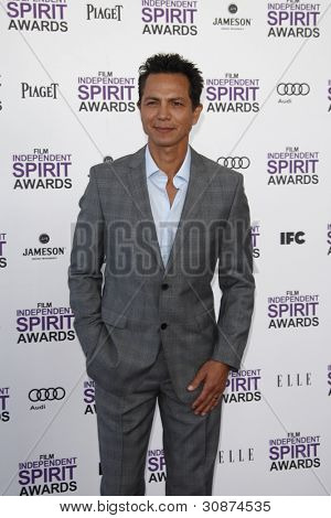 SANTA MONICA, CA - 25 de fevereiro: Benjamin Bratt 2012 filme Independent Spirit Awards em 25 de fevereiro,