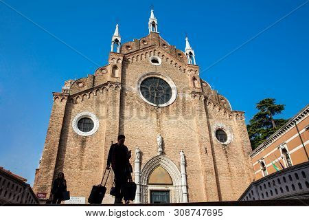 Venice, Italy - April, 2018: Tourists With Luggage Next To The Basilica Di Santa Maria Gloriosa Dei