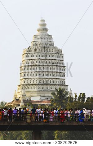 Alandi, Maharashtra, India, December 2018, Devotee At Saint Sri Dnyaneshwar Maharaj Mandir And Indra