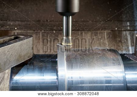 Milling Keyway Shaft On The Cnc Machine.