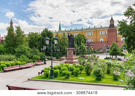 Moscow, Russia - June 02, 2019: View Of Aleksandrovskiy Garden Near Walls Of Moscow Kremlin On A Bac