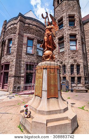 Braddock, Pennsylvania, Usa 6/29/2019 A Bronze Statue Memorial Dedicated To The Service Members From