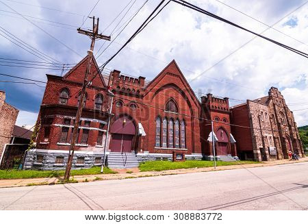 Braddock, Pennsylvania, Usa 6/29/2019 The New Hope Baptist Church On 6th Street, Built In The Late 1