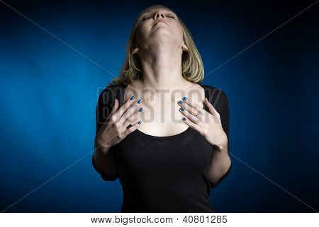 Giovane donna attraente