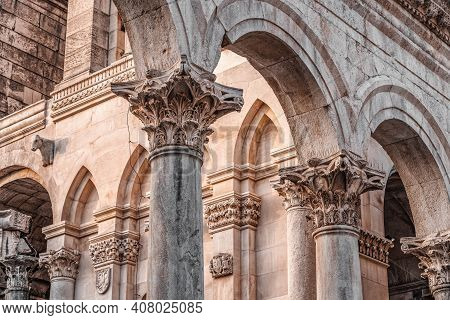 Split, Croatia - Aug 15, 2020: Pillar Decoration Of Ancient Stone Arch At Diocletians Palace In Spli