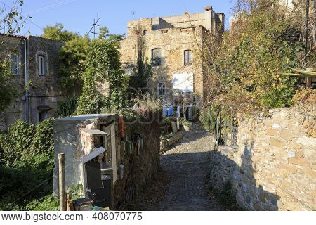 Bussana Vecchia (im), Italy - December 12, 2017: A Typical House And Pathway In Bussana Vecchia, Imp