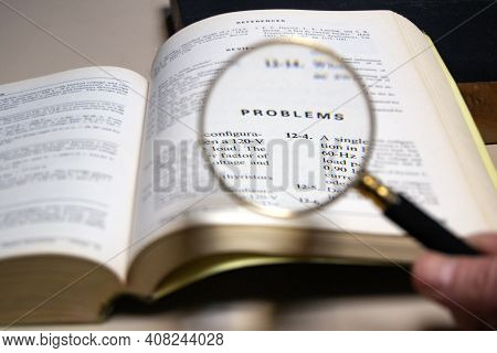 magnifying glass analysing the word \