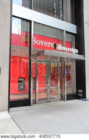 New York, Usa - July 4, 2013: Sovereign Bank Branch In New York. Sovereign Bank Is Part Of Santander