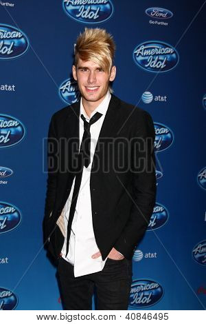 LOS ANGELES - JAN 9: Colton Dixon navštěvuje 'American Idol' Premiere událost Royce Hall, UCLA na