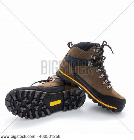 Men's Trekking Boots Brown. Made From Nubuck And Vinyl. Metal Fittings For Laces. Yellow Finish. Gro