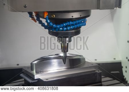 The  Cnc  Milling Machine Cutting  The Mold Parts By Barrel  End-mill Tool. The Hi-precision Mold An