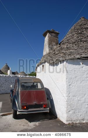 Kaštanová auto mimo Trullo