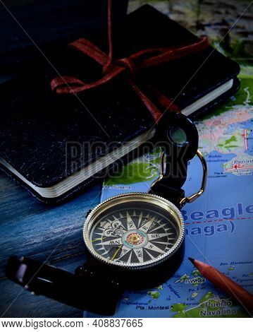 Brújula, Mapa Y Anotador Para Viajes, Exploración Y Aventura