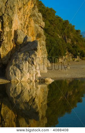 Amarelo falésia mais calmo Rio