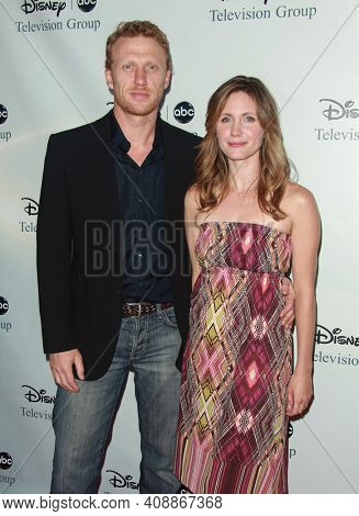 LOS ANGELES - AUG 08: Kevin McKidd and Jane McKidd arrives to the 2009 Disney-ABC Televison Group Summer Press Tour on August 08, 2009 in Pasadena, CA