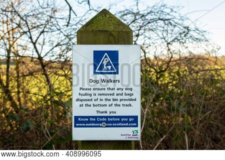 Kirkcudbright, Scotland - 28th December 2020: Warning Sign Of No Dog Fouling By Dumfries And Gallowa