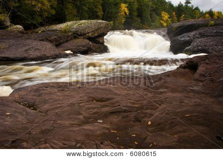 Michigan Upper Peninsula vandfald i efteråret