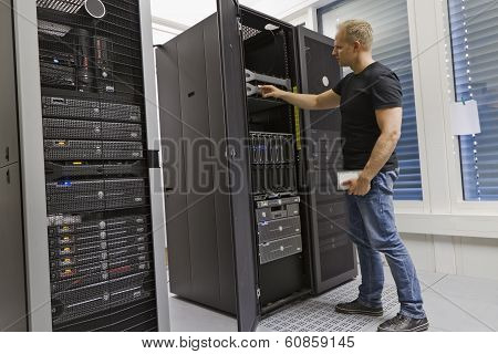 IT Consultant in Data Center