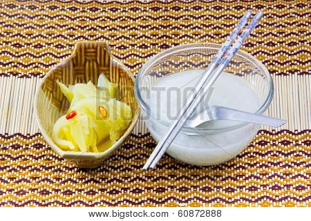Pickle cabbage and rice porridge