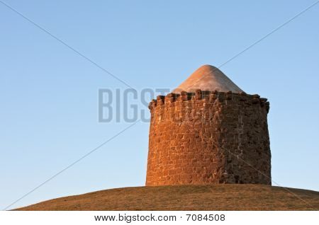 Sten Monument på en bakketop