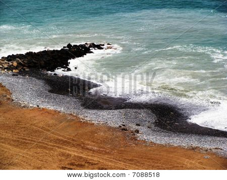Stenig strand