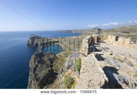 Oblast starověké Akropole Lindos z ostrova Rhodos, Řecko