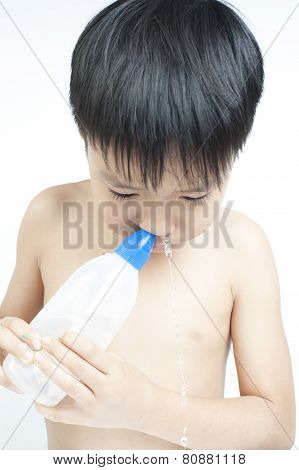 Kids nasal cleaning