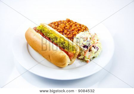 Hot Dog z fasolki i surówka z białej kapusty