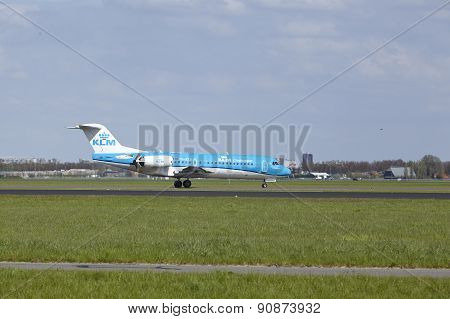 Amsterdam Airport Schiphol - Fokker 70 Of Klm Ciryhopper Lands