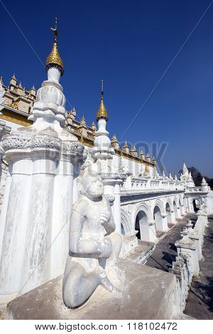 Atumashi Kyaungdawgyi Temple