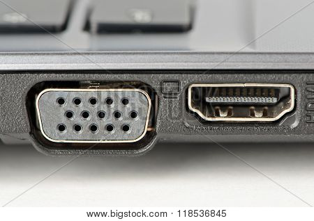 Sockets Hdmi And Displayport
