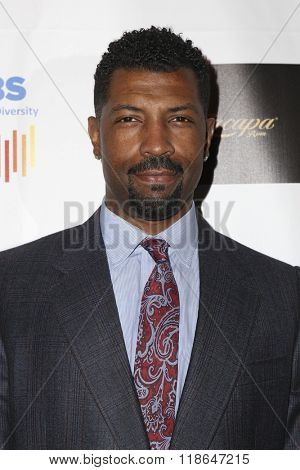 LOS ANGELES - FEB 10:  Deon Cole at the African American Film Critics Association 7th Annual Awards at the Taglyan Complex on February 10, 2016 in Los Angeles, CA