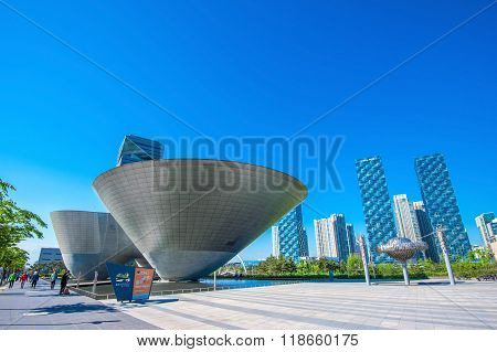 Songdo Central Park is the green space planinspired by NYC.