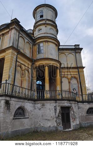La Bizzarria Building In Venaria