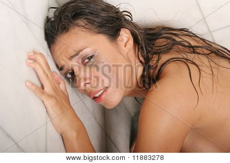 Depressive Frau weinen