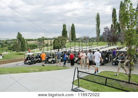 golfers wait for golf tournament