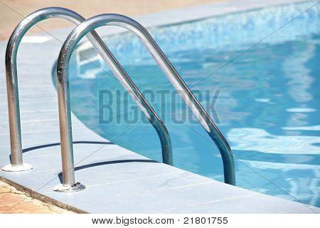 Main courante de la piscine publique