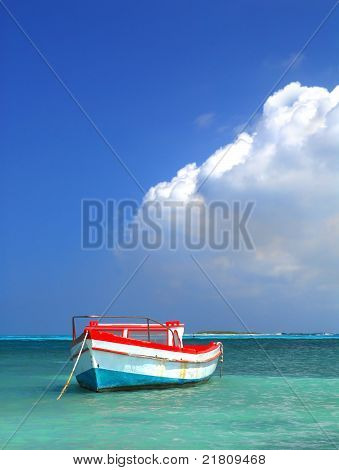 Rybářská loď v Aruba