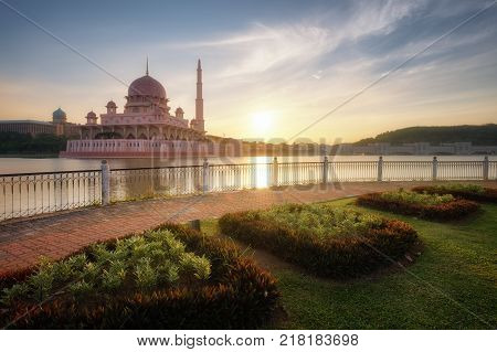 Beautiful Pink Mosque, Putra Mosque The Famous Tourist Attraction In Putrajaya, Malaysia