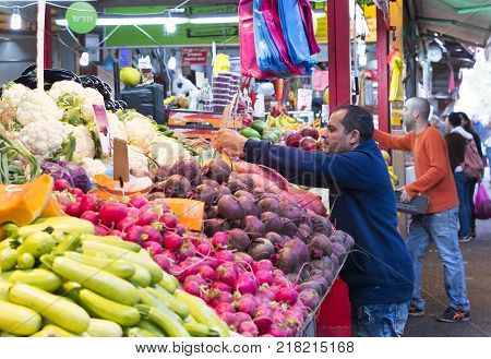 TEL AVIV , ISRAEL - 21 NOVEMBER 2017: Sellers on the old grocery street Nahalat-Benjamin