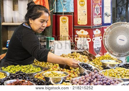 TEL AVIV , ISRAEL - 21 NOVEMBER 2017: Sellers on the old grocery street Nahalat-Benjamin